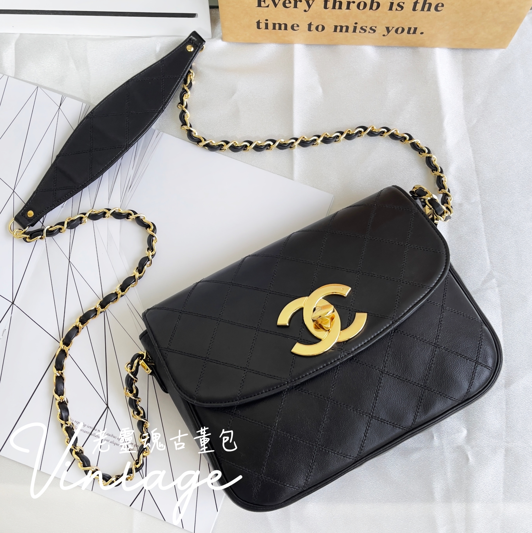 CHANEL 黑羊微笑大金釦22