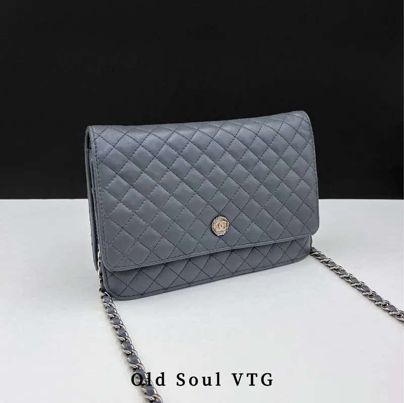 𝐂𝐡𝐚𝐧𝐞𝐥 深灰雕花logo WOC